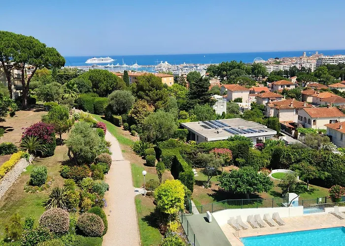 Stunning Views Large Balcony Apartment With Pool