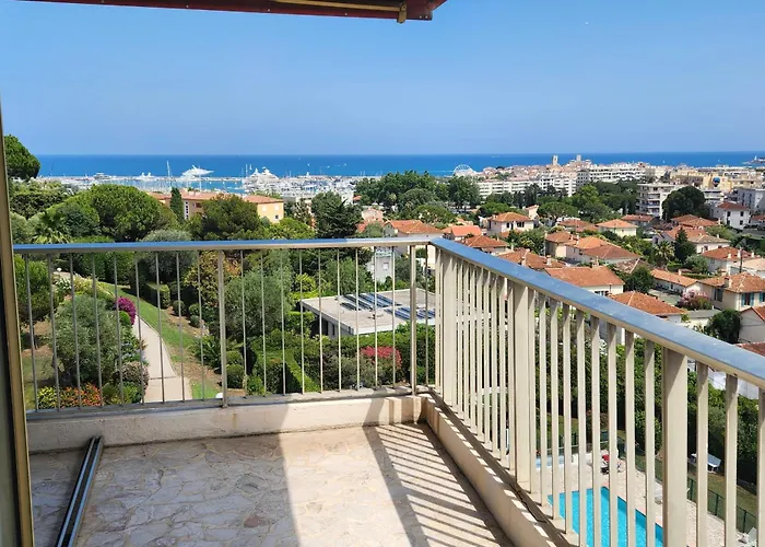 Stunning Views Large Balcony Apartment With Pool