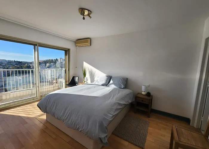Stunning Views Large Balcony Apartment With Pool