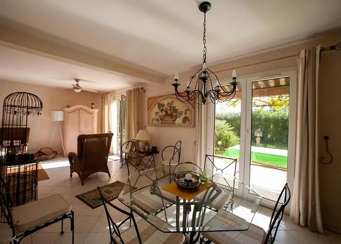 Villa D' Antibes Avec Piscine Dans Residence